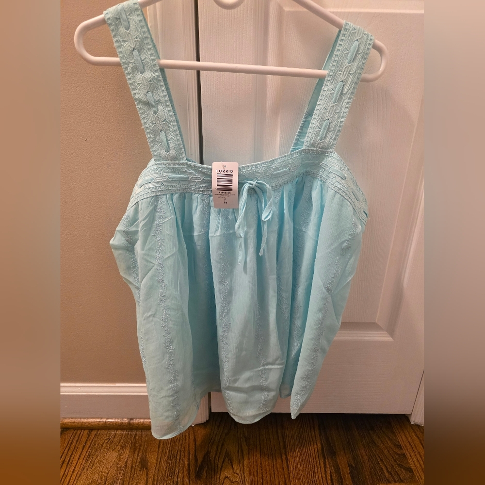Torrid Embroidered Crinkle chiffon crochet lace trim tank size 0